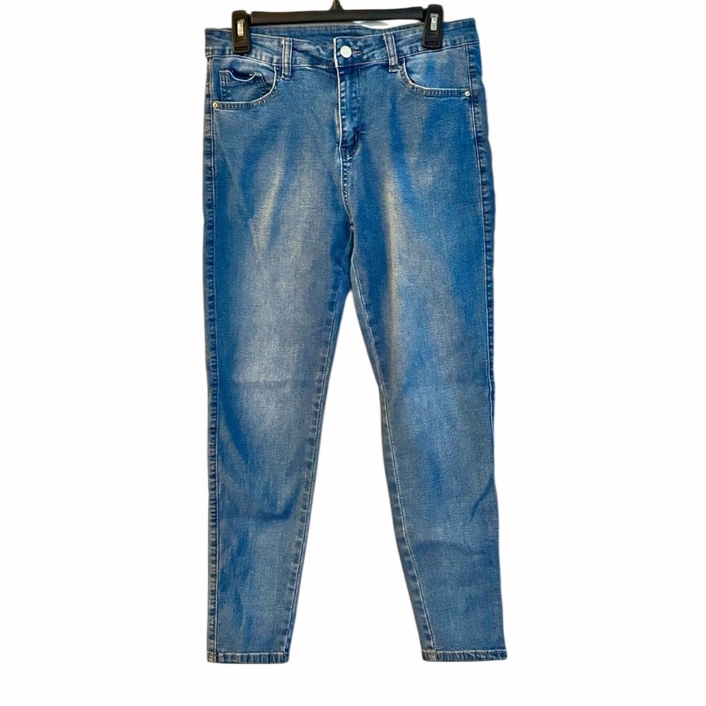 Women’s Jeans - Size Large (30” Waist) - Like New Condition - Inseam 27”